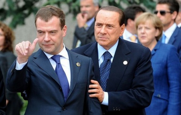 Саммит G8. Медведев лыко не вяжет