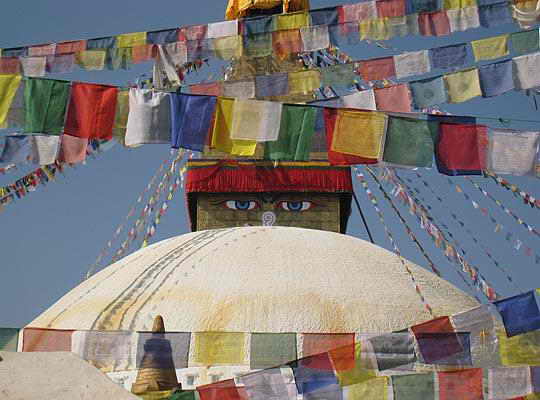 Флаги, вывешанные на честь Будды в Непале