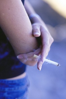Курение в среднем возрасте вызывает риск заболевания слабоумием