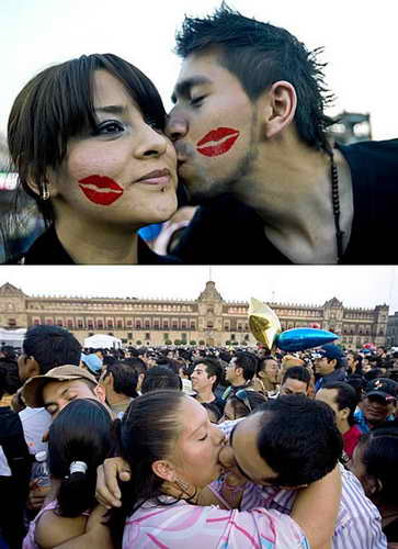 Мировой рекорд по коллективному целованию