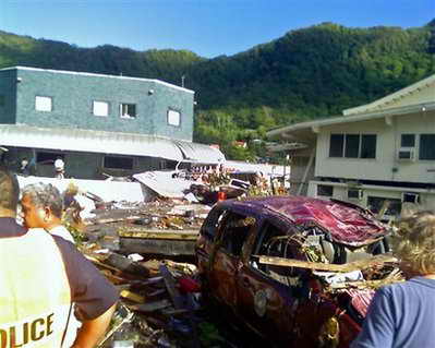 Фото последствий цунами на Самоа