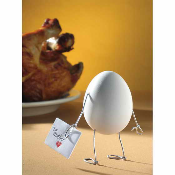 Фотограф задумался над вопросом: "Что думает яйцо, когда видит жаренного цепленка?" Опоздал...