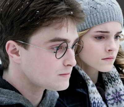 Продолжение долгожданной саги "Гарри Поттер и роковые мощи: Часть 1" ("Harry Potter and the Deathly Hallows: Part 1") появится в кинотеатрах 19-го ноября 2010 года, вторая и завершающая часть выйдет в 2011 году