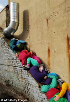 Скульптуры "Bodies in Urban Spaces"