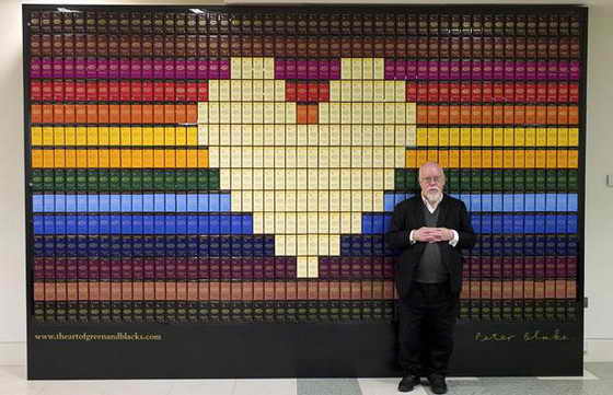 Легендарный художник сэр Питер Блейк сделал коллаж с использованием шоколадных плиток