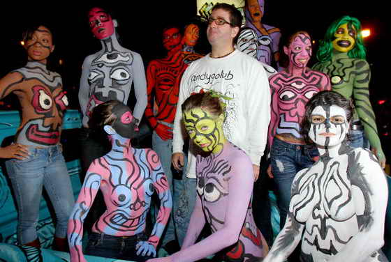 Художник Энди Голуб (Andy Golub) раскрасил моделей на Параде Хэллоуин New York City Village Halloween Parade 2009 