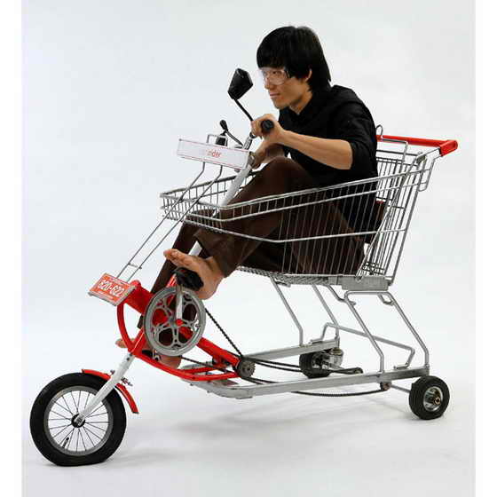 Сочетание корзина для супермаркетов и велосипеда в исполнении корейского дизайнера Jaebeom Jeong под названием Cartrider
