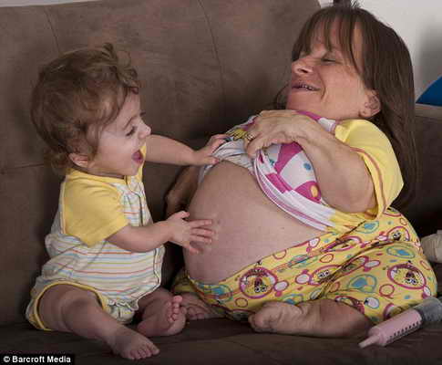 Самая маленькая мама в мире Stacey Herald с дочерью Кэтери
