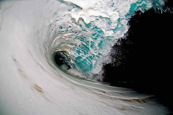 Самые яркие фотографии появляются, когда волна переходит в пену