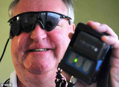 Бионические очки позволяют слепым видеть