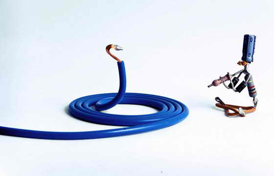 Маг со змеей в артистичной сценке "Зачарована и околдована"