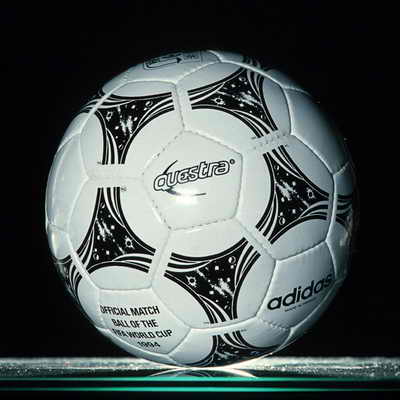 Adidas Questra, официальный мяч матча Чемпионата мира по футболу 1994 года в США