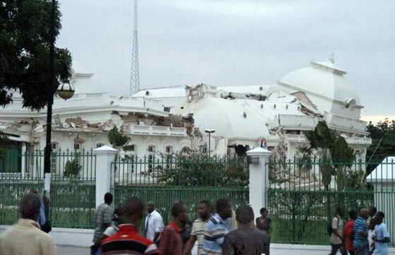 Разрушенный Президентский дворец Гаити