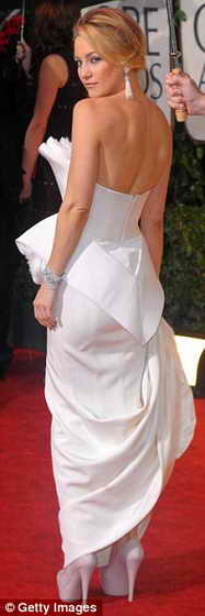 Актриса Кейт Хадсон профессионально позирует на церемонии "Золотой глобус"