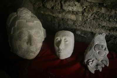 Обнаруженные в гробнице керамические головы