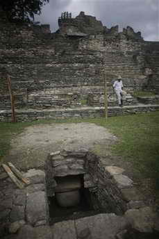 гробница майя