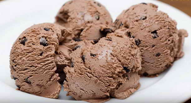 Домашнее мороженое с шоколадом