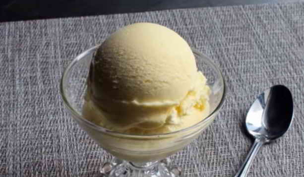 Домашнее ванильное мороженое