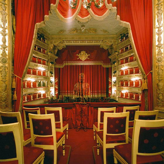 Лю Болин в Королевская ложе театра alla Scala в Милане