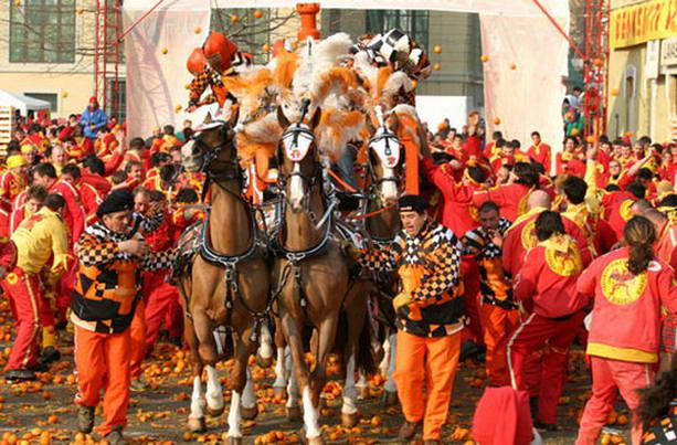 фестиваль "Битва апельсинами"