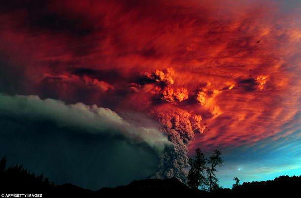 красивое извержение вулкана