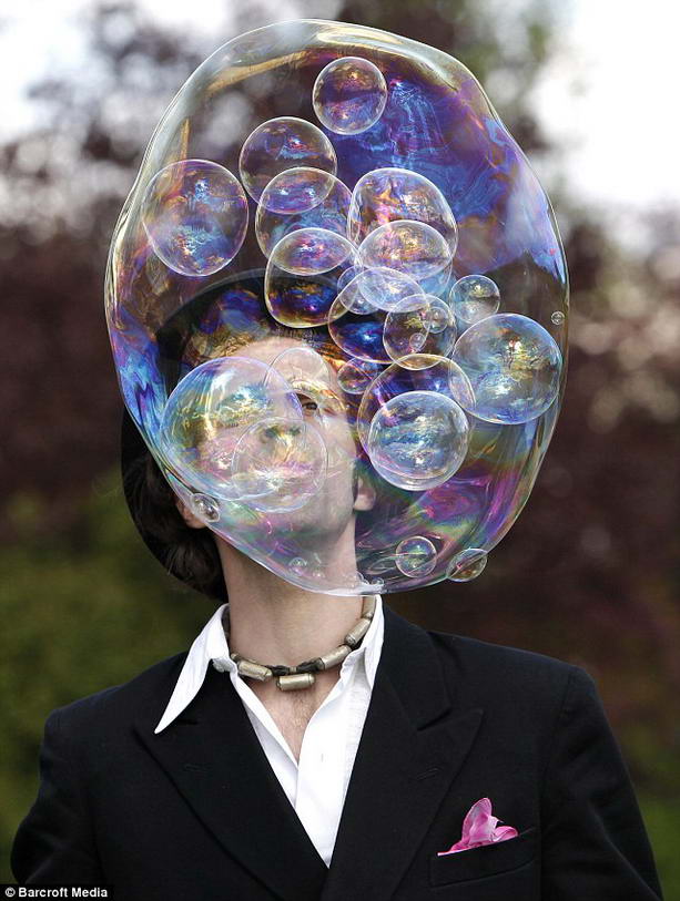 мыльные пузыри в одном мыльном пузыре