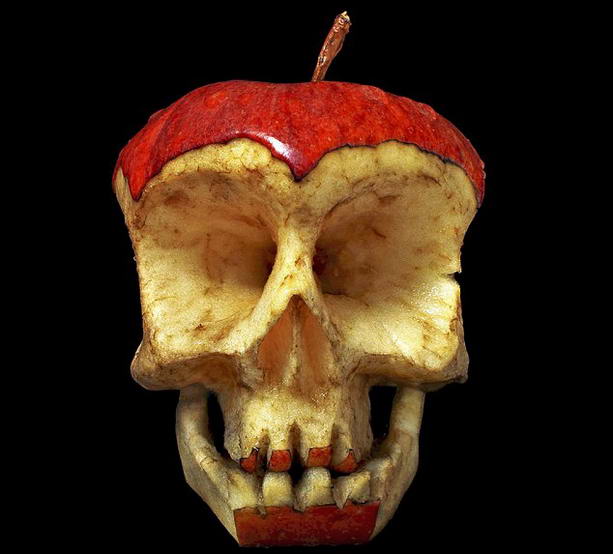 череп из яблока