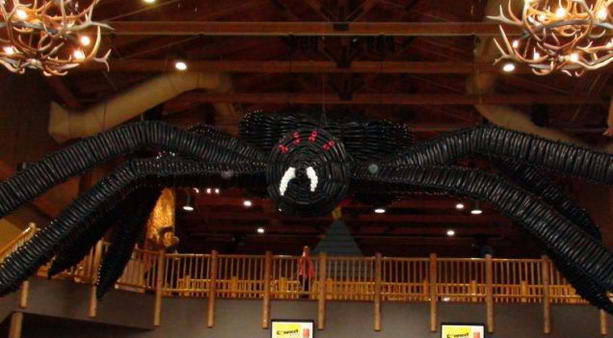 самая большая скульптура паука