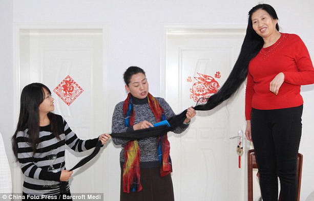 Самые длинные волосы в мире вырастила китаянка Ни Линмей