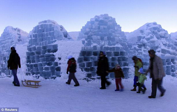 ледяной отель в горах Фэгэраш