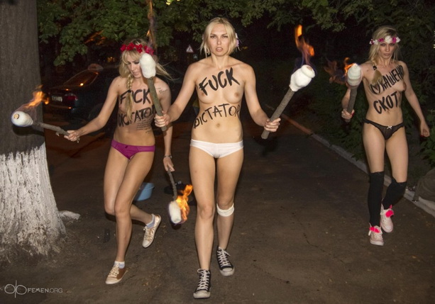 девушки из FEMEN