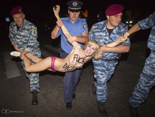 акция девушки FEMEN