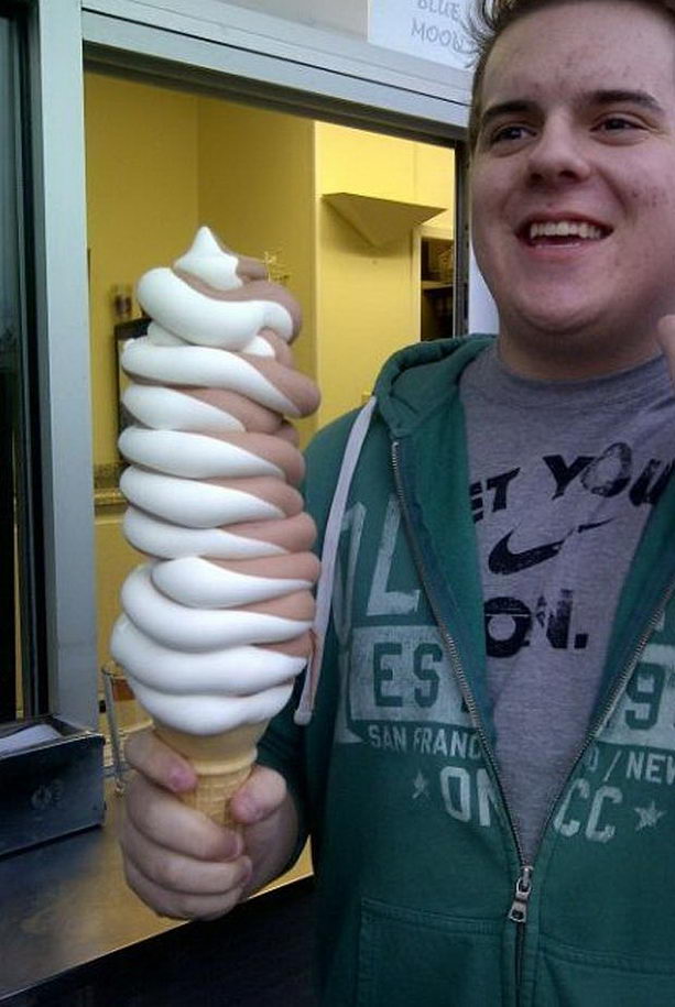 огромное мороженое