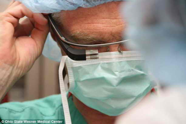 Хирург с Google Glass
