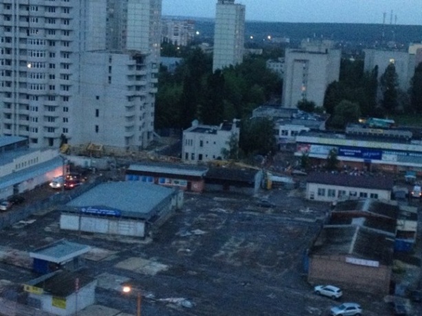 Кран упал в Харькове