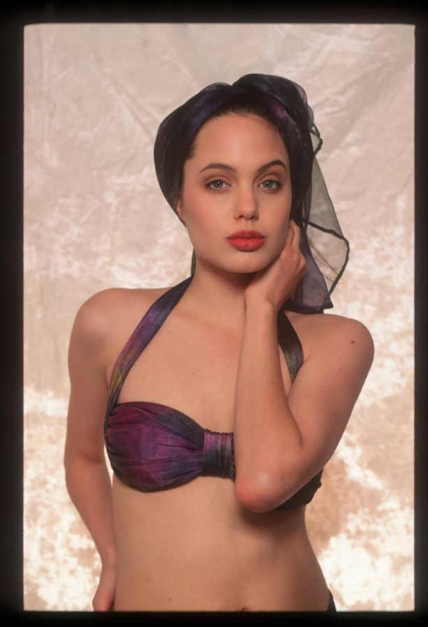 Анджелина Джоли в купальнике
