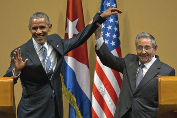 Обамы и Кастро