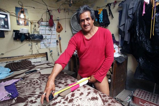 Роберто Кабрера - обладатель самого длинного пениса в мире, фото