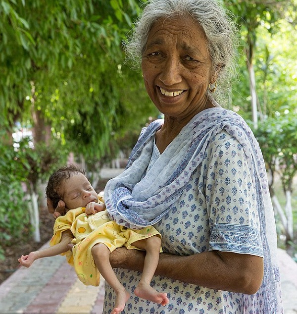 Самая старая мама в мире Дальджиндер Каур из Индии