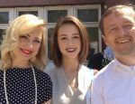 Екатерина Старшова (Пуговка из Папины дочки) с родителями в день окончания школы