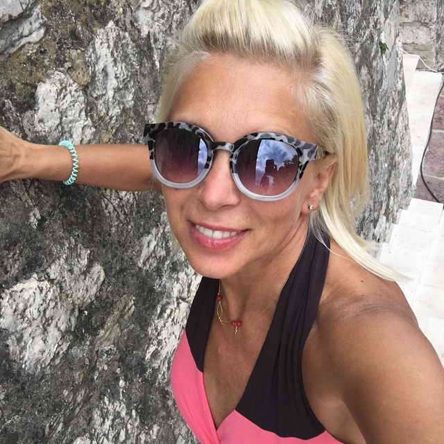 Алена Свиридова отдыхает в Черногории