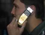 Дима Билан с телефоном украшенном бриллиантами