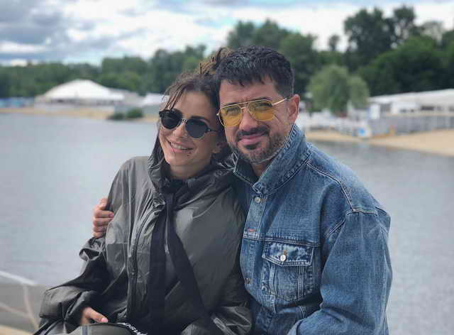 Ани Лорак с мужем Муратом Налчаджиоглу в Киеве 24 июня