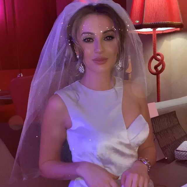 Дочь Александра Серова Мишель в свадебном наряде