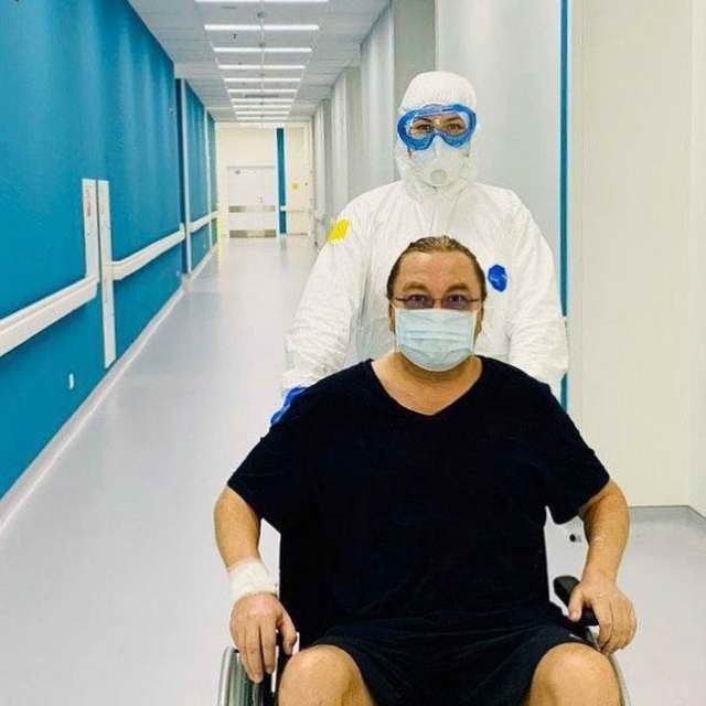 Игорь Николаев в больнице без усов с воспалением легких