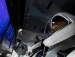 Американская компания SpaceX отправляет Crew Dragon с космонавтами к МКС