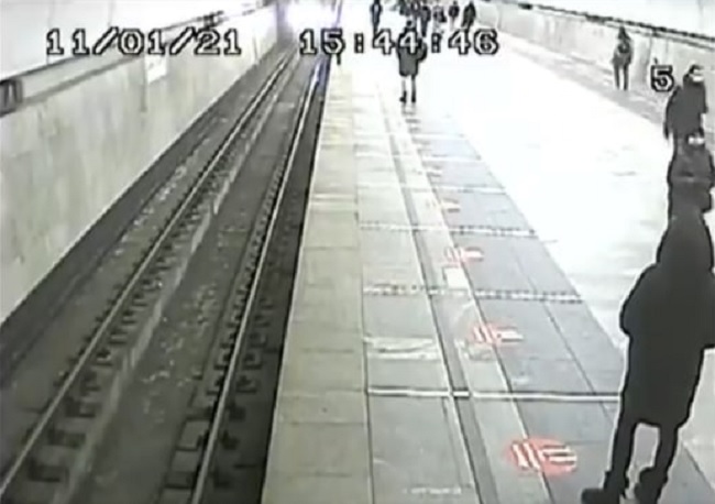 Машинист, спасший ребенка в метро, обратился к россиянам