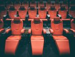 Чем кинотеатральные кресла отличаются от театральных